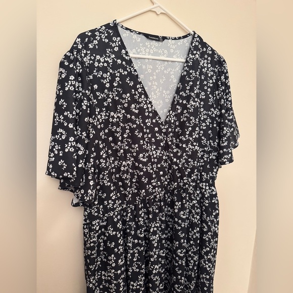 BloomChic Black & White Floral Maxi Dress Women’s US 20 V-Neck Short Sleeve Slit - Picture 5 of 9